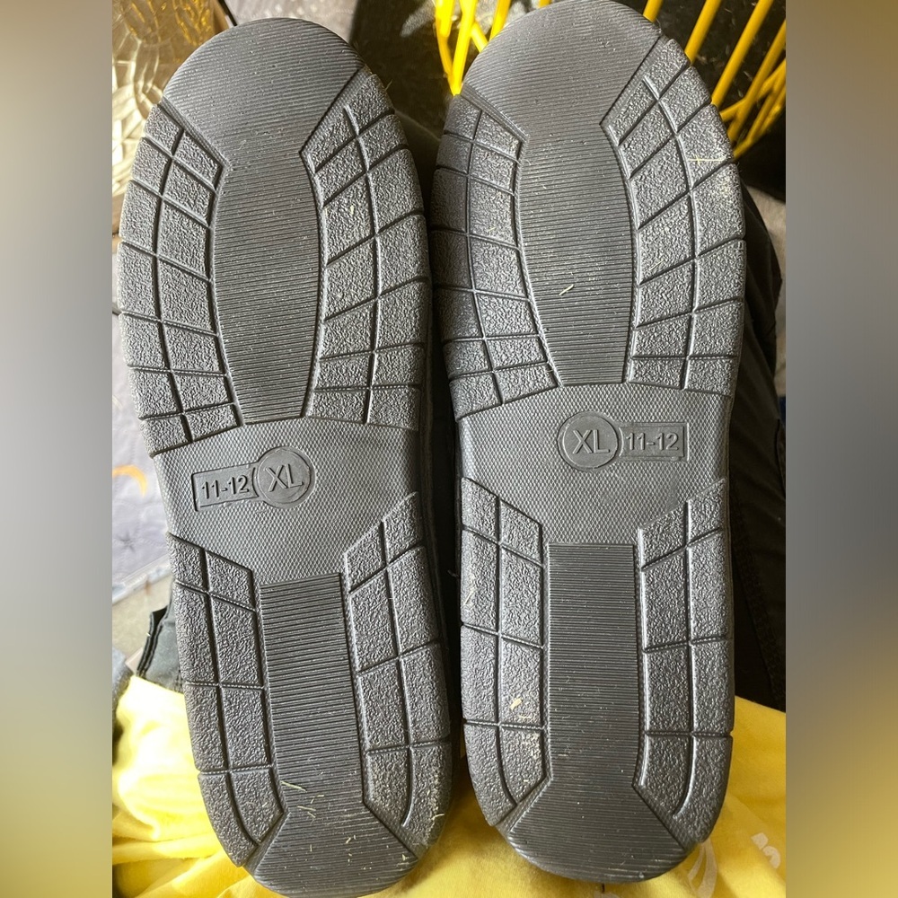 NWOT Men’s slippers - Picture 6 of 8
